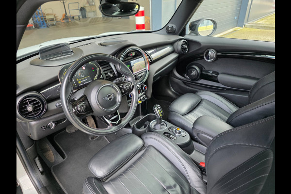 MINI Mini Electric Yours 33 kWh / NAP / 1 EIGENAAR / DEALER ONDERH. / STOELVERW. / CAMERA / KEYLESS / LEDER / PANO / DAB+ / HUD !