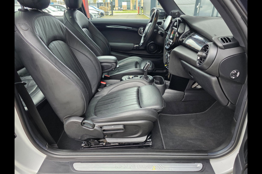 MINI Mini Electric Yours 33 kWh / NAP / 1 EIGENAAR / DEALER ONDERH. / STOELVERW. / CAMERA / KEYLESS / LEDER / PANO / DAB+ / HUD !