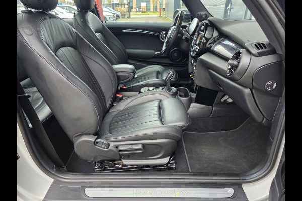 MINI Mini Electric Yours 33 kWh / NAP / 1 EIGENAAR / DEALER ONDERH. / STOELVERW. / CAMERA / KEYLESS / LEDER / PANO / DAB+ / HUD !