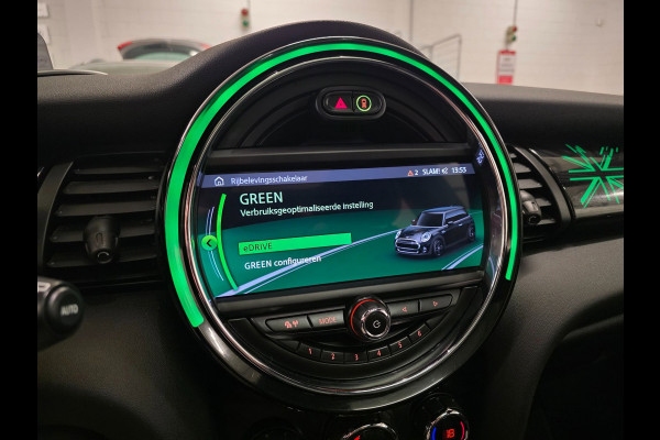 MINI Mini Electric Yours 33 kWh / NAP / 1 EIGENAAR / DEALER ONDERH. / STOELVERW. / CAMERA / KEYLESS / LEDER / PANO / DAB+ / HUD !