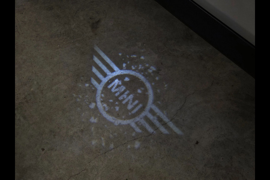 MINI Mini Electric Yours 33 kWh / NAP / 1 EIGENAAR / DEALER ONDERH. / STOELVERW. / CAMERA / KEYLESS / LEDER / PANO / DAB+ / HUD !