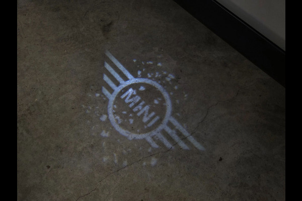 MINI Mini Electric Yours 33 kWh / NAP / 1 EIGENAAR / DEALER ONDERH. / STOELVERW. / CAMERA / KEYLESS / LEDER / PANO / DAB+ / HUD !