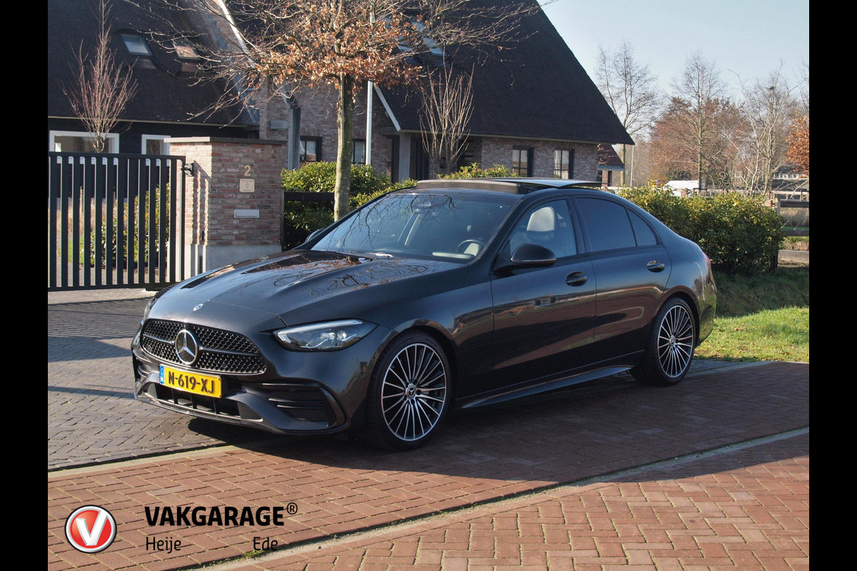 Mercedes-Benz C-Klasse 180 AMG Line | AMG-Pakket | Panoramadak | Camera | Sfeerverlichting | Burmester | NL-Auto |