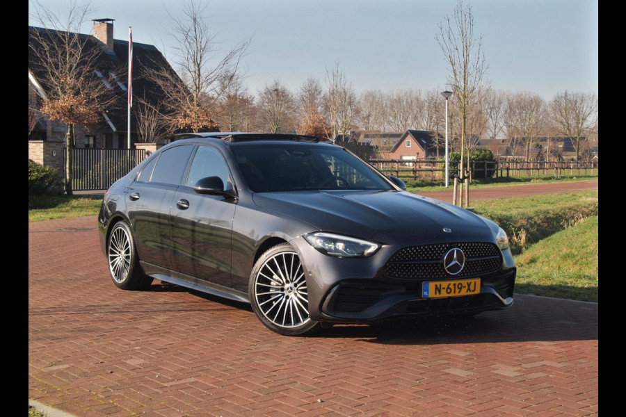 Mercedes-Benz C-Klasse 180 AMG Line | AMG-Pakket | Panoramadak | Camera | Sfeerverlichting | Burmester | NL-Auto |