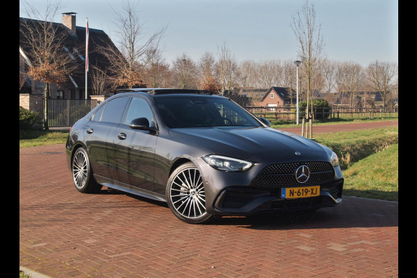 Mercedes-Benz C-Klasse 180 AMG Line | AMG-Pakket | Panoramadak | Camera | Sfeerverlichting | Burmester | NL-Auto |