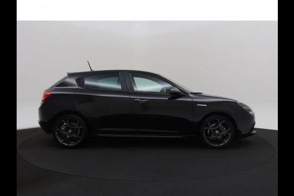 Alfa Romeo Giulietta 1.4 Turbo MultiAir Super - Automaat - Navi - Trekhaak - Climate - Xenon