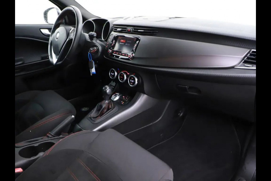 Alfa Romeo Giulietta 1.4 Turbo MultiAir Super - Automaat - Navi - Trekhaak - Climate - Xenon