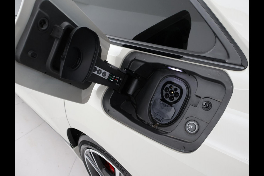 Audi A6 Avant e-tron S EDITION PERFORMANCE 100 kWh + PANORAMA | 21 INCH | LUCHTVERING | BIJRIJDER DISPLAY | TECH PRO