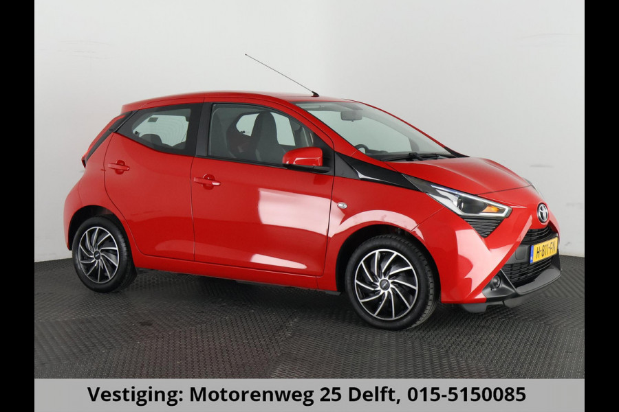 Toyota Aygo 1.0 VVT-i X-PLAY CARPLAY NAVI GARANTIE 2030* . CAMERA . DEALER ONDERHOUDEN . APPLE CARPLAY & ANDROID AUTO