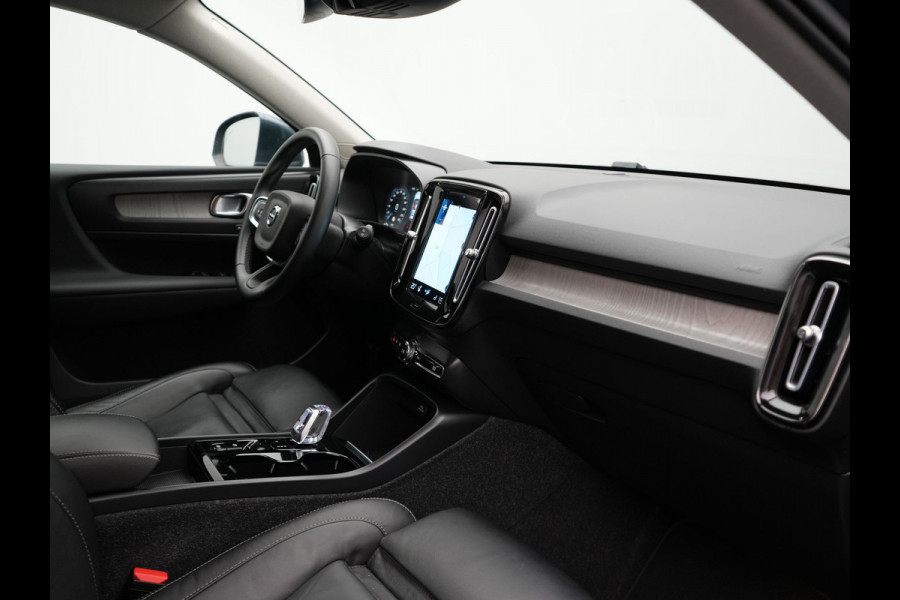 Volvo XC40 T4 Recharge Inscription 211pk PHEV Dealer O.H. | Trekhaak Af Fabriek | Adaptive Cruise | 360 Camera | Lederen Sportstoelen Memory & Verwarmd | Stuur Verwarmd | Apple Carplay | Keyless | Blis | Navigatie | DAB | Plug In Hybrid