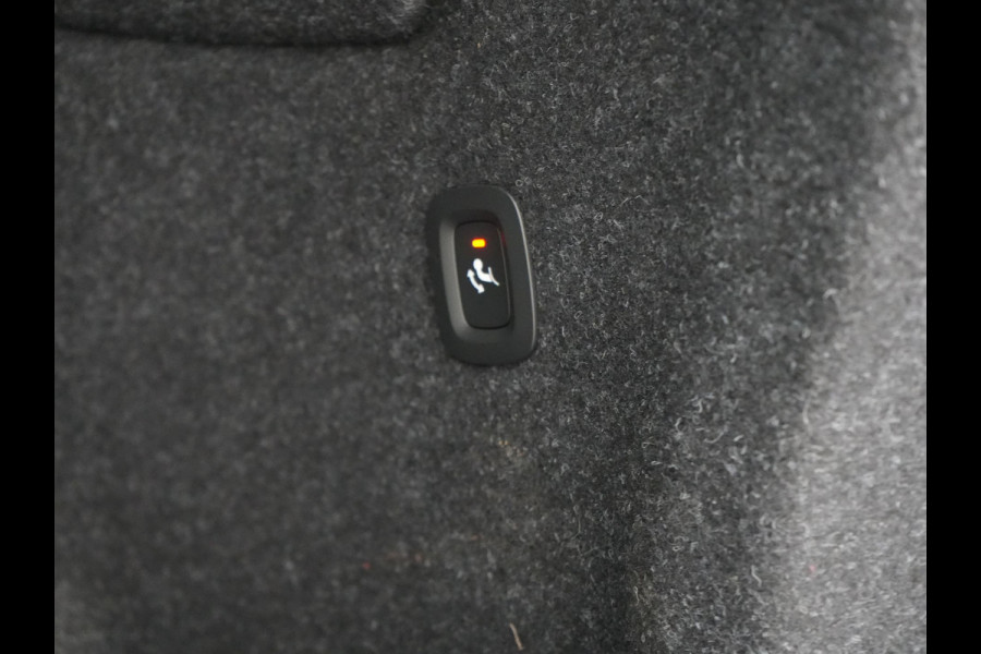 Volvo XC40 T4 Recharge Inscription 211pk PHEV Dealer O.H. | Trekhaak Af Fabriek | Adaptive Cruise | 360 Camera | Lederen Sportstoelen Memory & Verwarmd | Stuur Verwarmd | Apple Carplay | Keyless | Blis | Navigatie | DAB | Plug In Hybrid