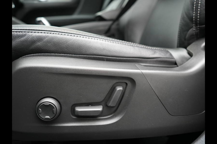 Volvo XC40 T4 Recharge Inscription 211pk PHEV Dealer O.H. | Trekhaak Af Fabriek | Adaptive Cruise | 360 Camera | Lederen Sportstoelen Memory & Verwarmd | Stuur Verwarmd | Apple Carplay | Keyless | Blis | Navigatie | DAB | Plug In Hybrid