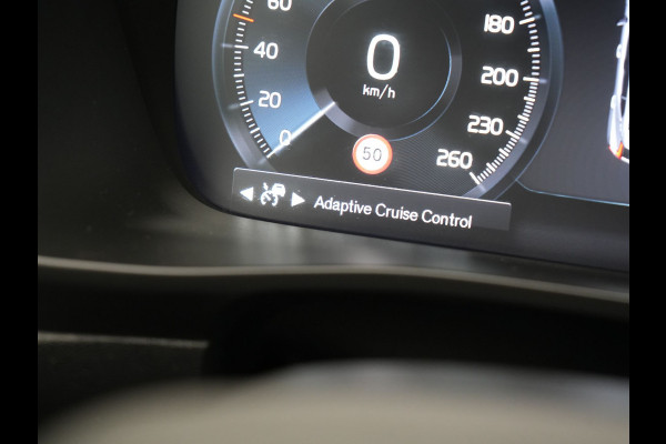 Volvo XC40 T4 Recharge Inscription 211pk PHEV Dealer O.H. | Trekhaak Af Fabriek | Adaptive Cruise | 360 Camera | Lederen Sportstoelen Memory & Verwarmd | Stuur Verwarmd | Apple Carplay | Keyless | Blis | Navigatie | DAB | Plug In Hybrid