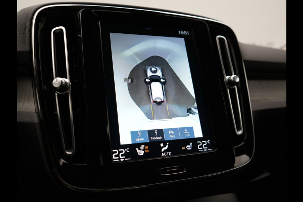Volvo XC40 T4 Recharge Inscription 211pk PHEV Dealer O.H. | Trekhaak Af Fabriek | Adaptive Cruise | 360 Camera | Lederen Sportstoelen Memory & Verwarmd | Stuur Verwarmd | Apple Carplay | Keyless | Blis | Navigatie | DAB | Plug In Hybrid