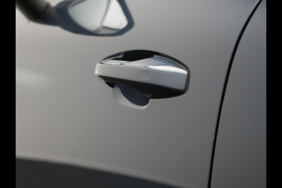 Volvo XC40 T4 Recharge Inscription 211pk PHEV Dealer O.H. | Trekhaak Af Fabriek | Adaptive Cruise | 360 Camera | Lederen Sportstoelen Memory & Verwarmd | Stuur Verwarmd | Apple Carplay | Keyless | Blis | Navigatie | DAB | Plug In Hybrid