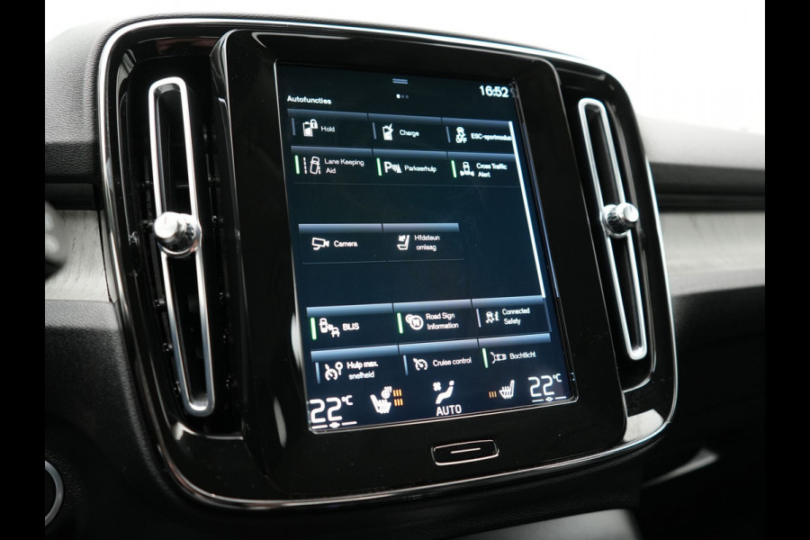 Volvo XC40 T4 Recharge Inscription 211pk PHEV Dealer O.H. | Trekhaak Af Fabriek | Adaptive Cruise | 360 Camera | Lederen Sportstoelen Memory & Verwarmd | Stuur Verwarmd | Apple Carplay | Keyless | Blis | Navigatie | DAB | Plug In Hybrid