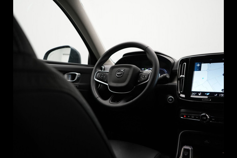 Volvo XC40 T4 Recharge Inscription 211pk PHEV Dealer O.H. | Trekhaak Af Fabriek | Adaptive Cruise | 360 Camera | Lederen Sportstoelen Memory & Verwarmd | Stuur Verwarmd | Apple Carplay | Keyless | Blis | Navigatie | DAB | Plug In Hybrid