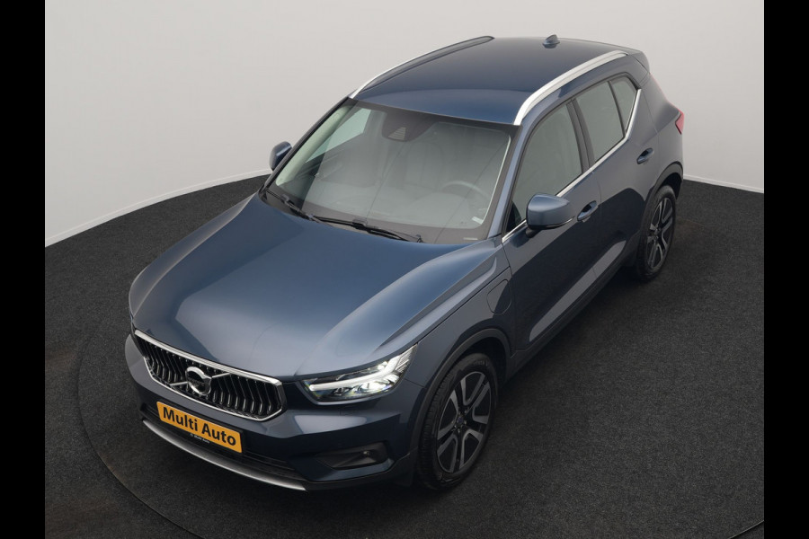 Volvo XC40 T4 Recharge Inscription 211pk PHEV Dealer O.H. | Trekhaak Af Fabriek | Adaptive Cruise | 360 Camera | Lederen Sportstoelen Memory & Verwarmd | Stuur Verwarmd | Apple Carplay | Keyless | Blis | Navigatie | DAB | Plug In Hybrid