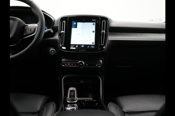 Volvo XC40 T4 Recharge Inscription 211pk PHEV Dealer O.H. | Trekhaak Af Fabriek | Adaptive Cruise | 360 Camera | Lederen Sportstoelen Memory & Verwarmd | Stuur Verwarmd | Apple Carplay | Keyless | Blis | Navigatie | DAB | Plug In Hybrid