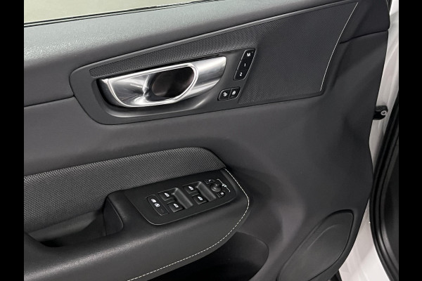 Volvo XC60 2.0 T6 Plug-in hybrid AWD Plus Dark Trekhaak | Adapt. cruise | Open dak | Stuur-/stoelverwarming | Achteruitrij camera | Memory | Carplay