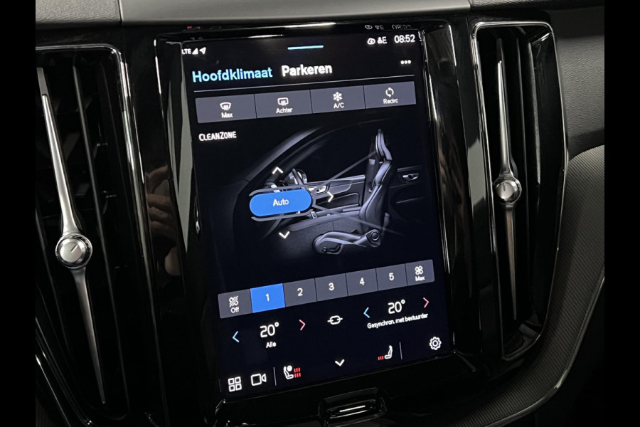 Volvo XC60 2.0 T6 Plug-in hybrid AWD Plus Dark Trekhaak | Adapt. cruise | Open dak | Stuur-/stoelverwarming | Achteruitrij camera | Memory | Carplay