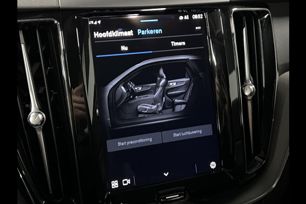 Volvo XC60 2.0 T6 Plug-in hybrid AWD Plus Dark Trekhaak | Adapt. cruise | Open dak | Stuur-/stoelverwarming | Achteruitrij camera | Memory | Carplay