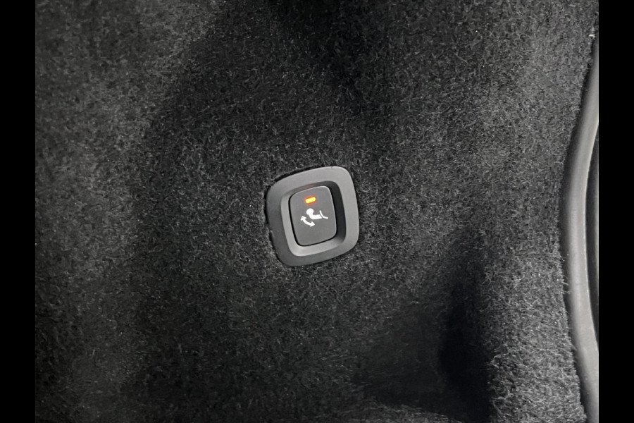 Volvo XC60 2.0 T6 Plug-in hybrid AWD Plus Dark Trekhaak | Adapt. cruise | Open dak | Stuur-/stoelverwarming | Achteruitrij camera | Memory | Carplay