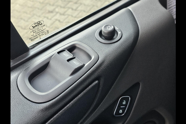 Ford Transit Custom 320 2.0 TDCI L2H1 Trend DC Trekhaak | Stoelverwarming | Camera | Cruise Control | Zéér nette auto!