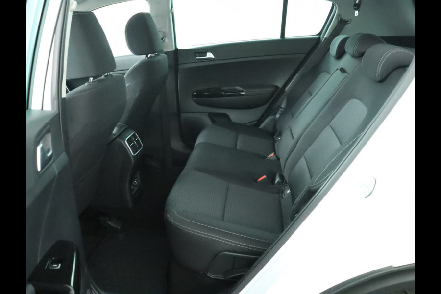 Kia Sportage 1.6 T-GDI 4WD DynamicLine - Rijklaar - Navigatie Full map - trekhaak  - Virena Zekerheidspakket € 895,-