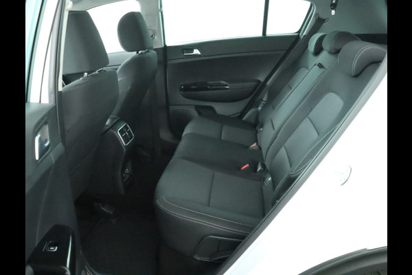 Kia Sportage 1.6 T-GDI 4WD DynamicLine - Rijklaar - Navigatie Full map - trekhaak  - Virena Zekerheidspakket € 895,-