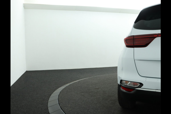 Kia Sportage 1.6 T-GDI 4WD DynamicLine - Rijklaar - Navigatie Full map - trekhaak  - Virena Zekerheidspakket € 895,-