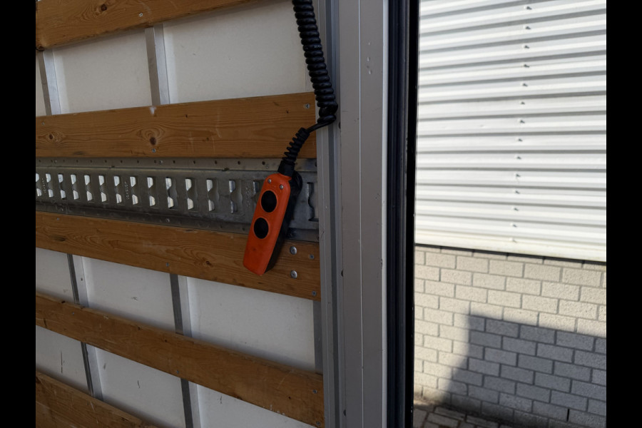 MAN TGE 35 2.0 Lang L4 Super Hoog 177pk bakwagen met Dhollandia laadklep / euro 6 / bpm vrij / vaste prijs rijklaar € 38.950 ex btw / lease vanaf € 636 / zwart metallic