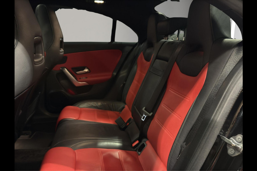 Mercedes-Benz CLA-Klasse 180 Premium Plus AMG-Line Panoramadak | Leder | Memory | Night-pakket | Keyless-Go | Multibeam LED |
