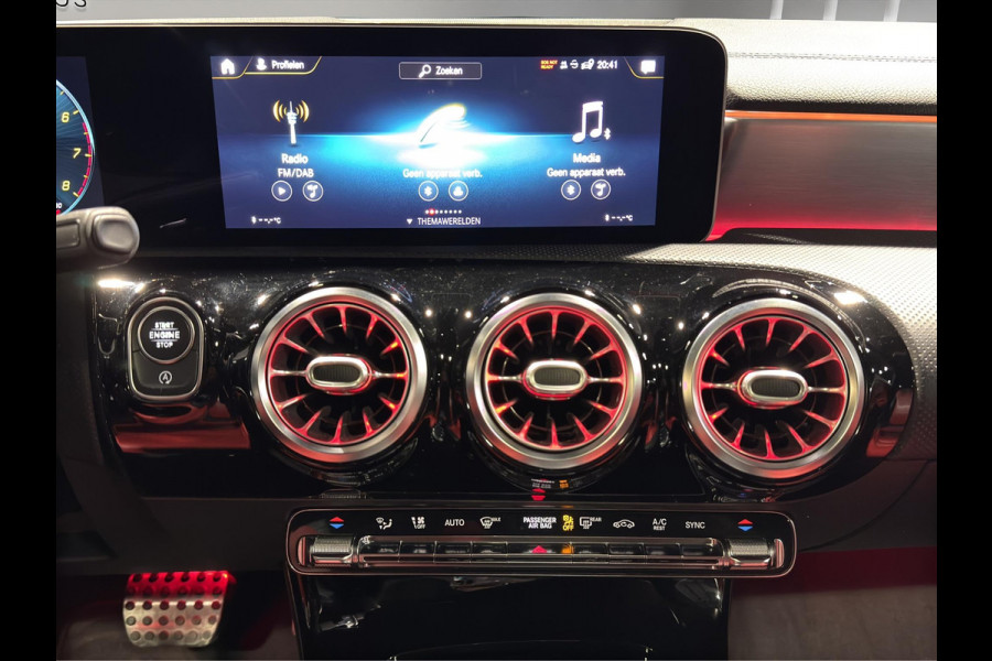 Mercedes-Benz CLA-Klasse 180 Premium Plus AMG-Line Panoramadak | Leder | Memory | Night-pakket | Keyless-Go | Multibeam LED |