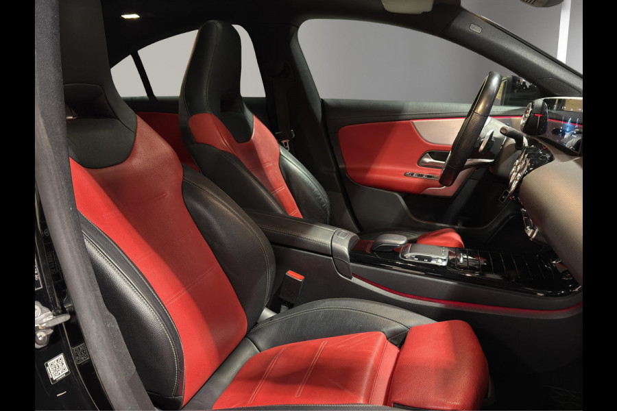 Mercedes-Benz CLA-Klasse 180 Premium Plus AMG-Line Panoramadak | Leder | Memory | Night-pakket | Keyless-Go | Multibeam LED |