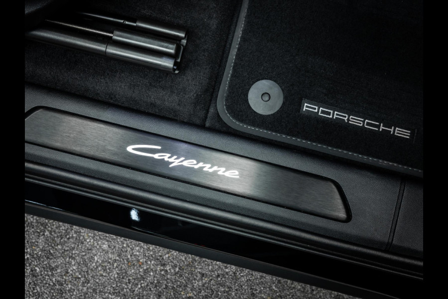 Porsche Cayenne Coupé 3.0 E-Hybrid Black Edition | Sportuitlaat | Stoelverwarming en verkoeling | Sport Chrono |