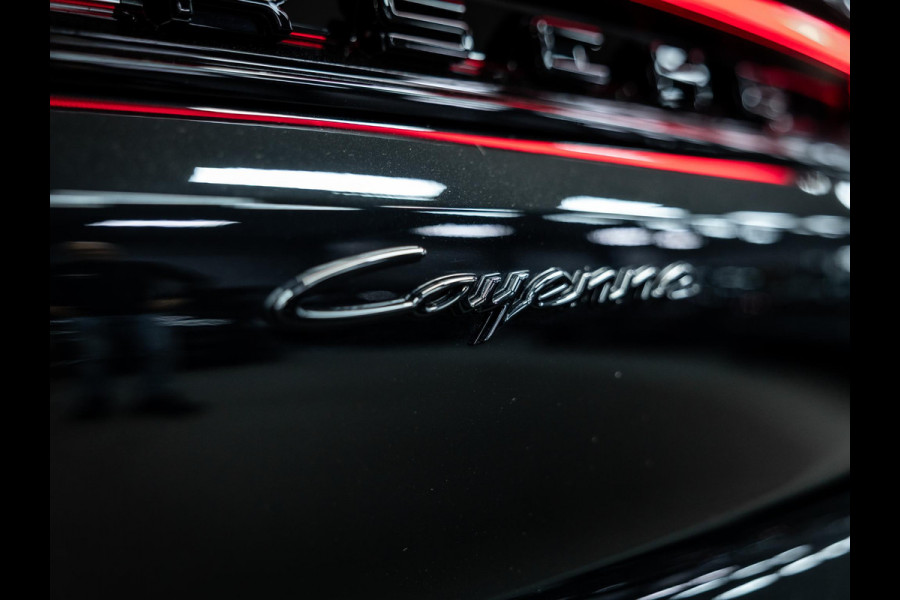 Porsche Cayenne Coupé 3.0 E-Hybrid Black Edition | Sportuitlaat | Stoelverwarming en verkoeling | Sport Chrono |