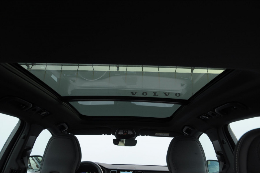 Volvo XC60 T6 350PK Automaat AWD Plus Black Edition / Trekhaak / Panoramadak / BLIS / Adaptieve cruise control / Keyless entry / Stoel - en stuurwielverwarming / elektrische stoelen met geheugen / Parkeersensoren met 360 camera / Elektrische achterklep