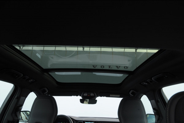 Volvo XC60 T6 350PK Automaat AWD Plus Black Edition / Trekhaak / Panoramadak / BLIS / Adaptieve cruise control / Keyless entry / Stoel - en stuurwielverwarming / elektrische stoelen met geheugen / Parkeersensoren met 360 camera / Elektrische achterklep