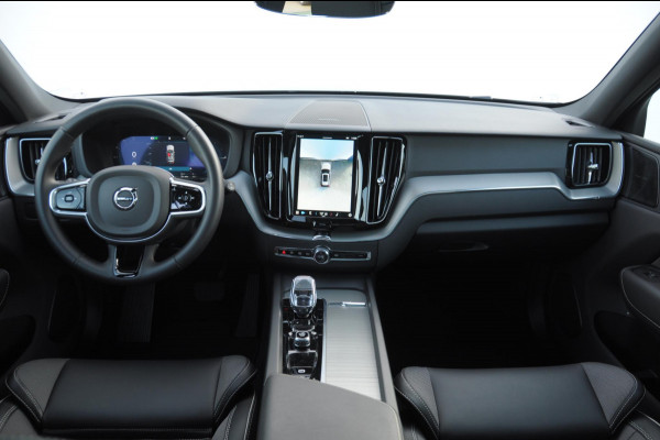 Volvo XC60 T6 350PK Automaat AWD Plus Black Edition / Trekhaak / Panoramadak / BLIS / Adaptieve cruise control / Keyless entry / Stoel - en stuurwielverwarming / elektrische stoelen met geheugen / Parkeersensoren met 360 camera / Elektrische achterklep