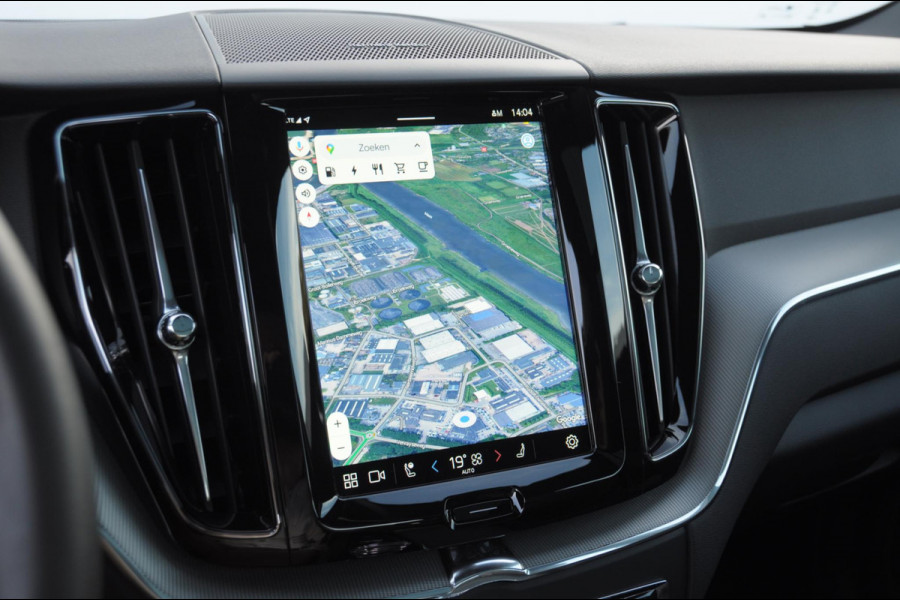 Volvo XC60 T6 350PK Automaat AWD Plus Black Edition / Trekhaak / Panoramadak / BLIS / Adaptieve cruise control / Keyless entry / Stoel - en stuurwielverwarming / elektrische stoelen met geheugen / Parkeersensoren met 360 camera / Elektrische achterklep