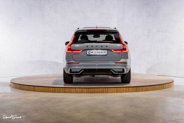 Volvo XC60 2.0 T8 Plug-in hybrid AWD Plus Black Edition Long Range | Zwenkbare trekhaak | Harman Kardon | Adaptieve cruise | Panorama dak | Nieuw |