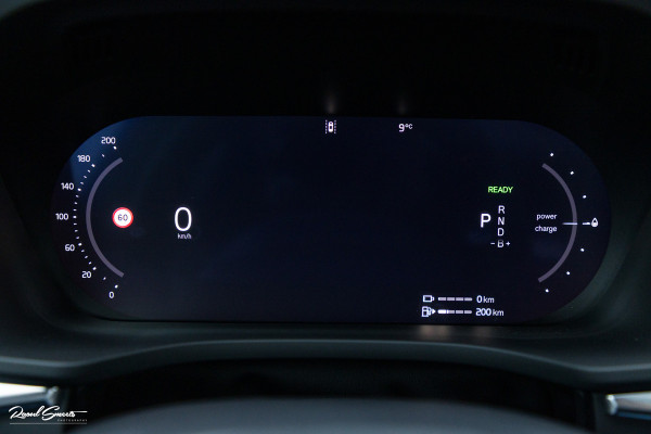 Volvo XC60 2.0 T8 Plug-in hybrid AWD Plus Black Edition Long Range | Zwenkbare trekhaak | Harman Kardon | Adaptieve cruise | Panorama dak | Nieuw |