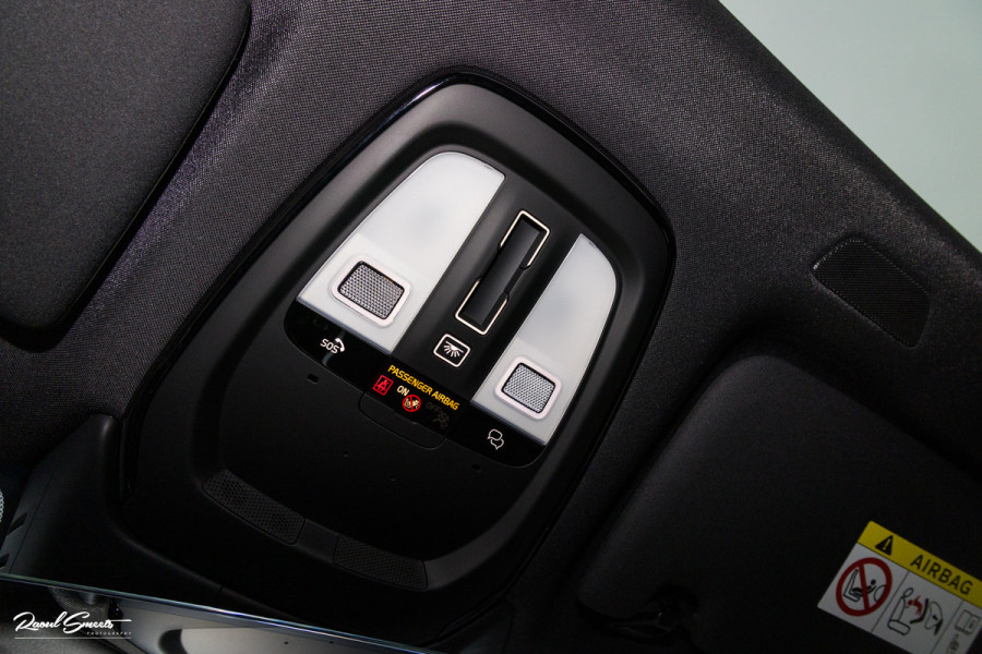 Volvo XC60 2.0 T8 Plug-in hybrid AWD Plus Black Edition Long Range | Zwenkbare trekhaak | Harman Kardon | Adaptieve cruise | Panorama dak | Nieuw |