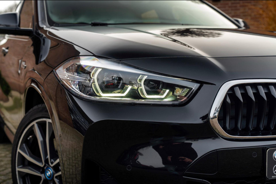 BMW X2 XDrive25e Executive M-Sport 220 PK Dealer o.h Head-Up Camera Leder LED 19''