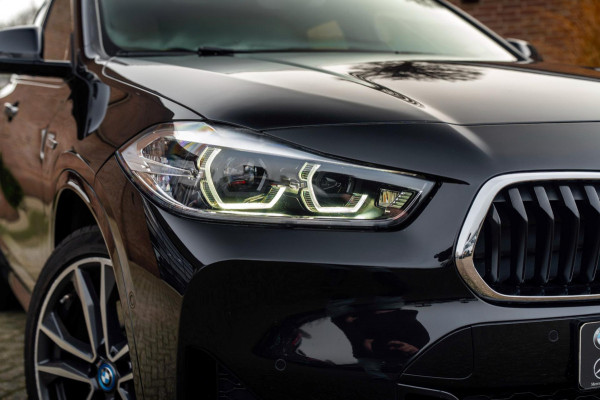 BMW X2 XDrive25e Executive M-Sport 220 PK Dealer o.h Head-Up Camera Leder LED 19''
