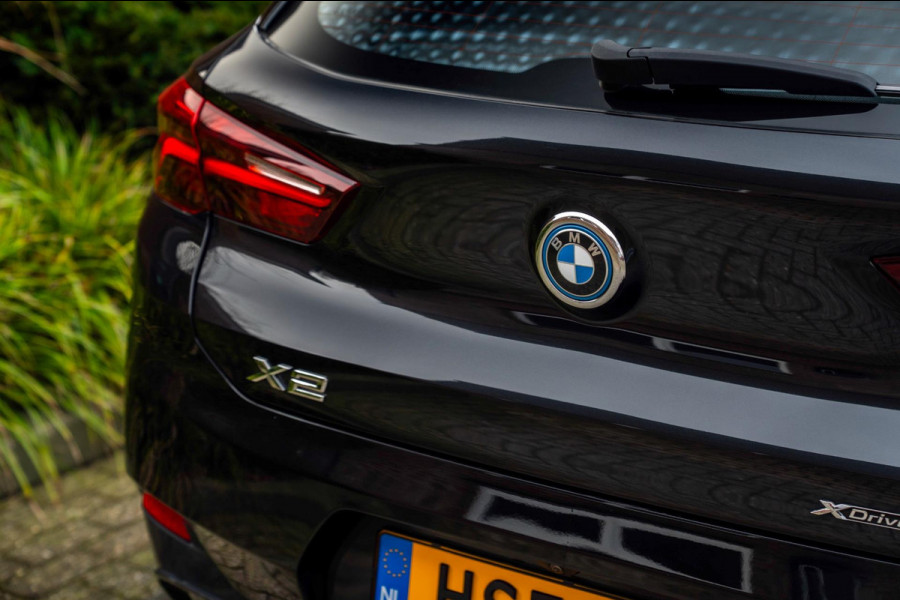 BMW X2 XDrive25e Executive M-Sport 220 PK Dealer o.h Head-Up Camera Leder LED 19''
