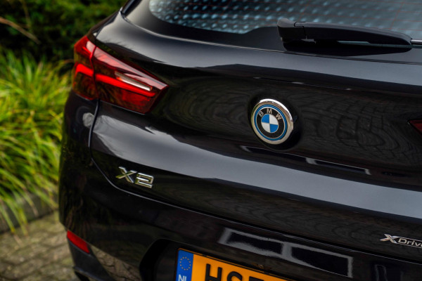 BMW X2 XDrive25e Executive M-Sport 220 PK Dealer o.h Head-Up Camera Leder LED 19''