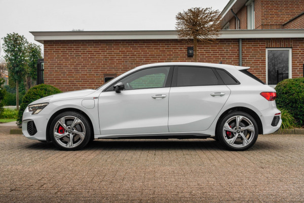 Audi A3 Sportback 45 TFSI e S Edition Competition 245 PK Matrix LED Adaptive RS Zetels Keyless B&O 18''