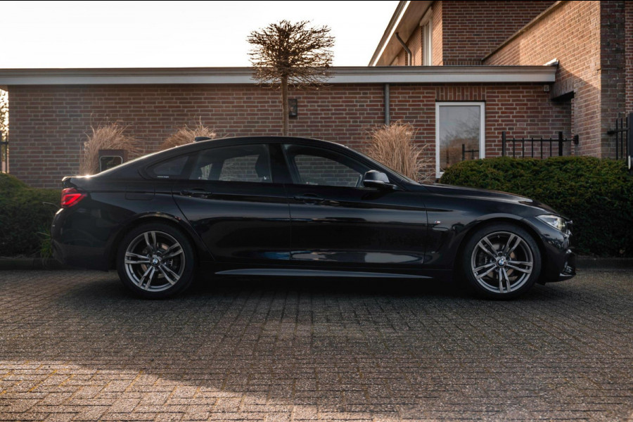 BMW 4 Serie Gran Coupé 418i Executive Edition 136 PK | M-Pakket | Carbon Zwart | Schuifdak | Camera | 18''